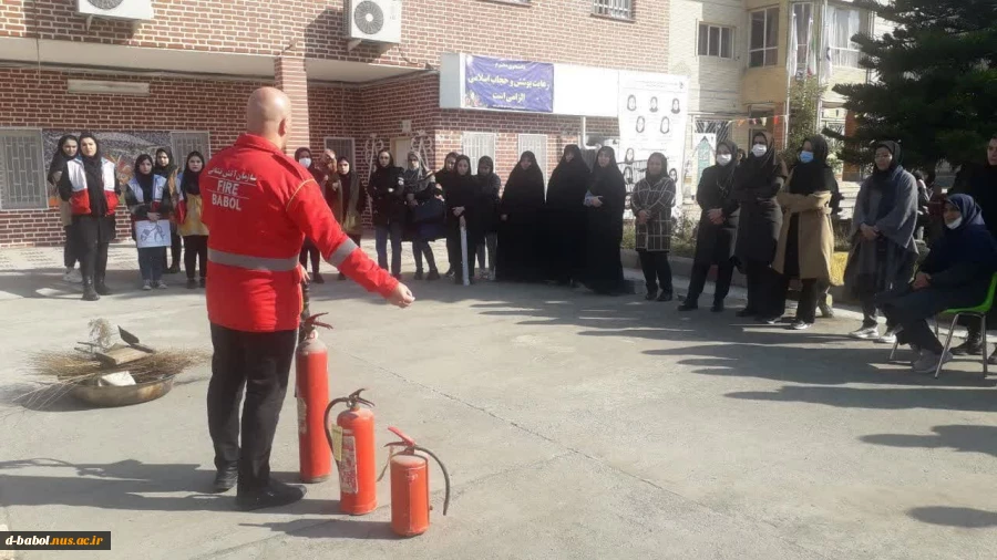 برگزاری کارگاه آموزشی اطفاءحریق در آموزشکده فنی و حرفه ای دختران بابل 

 3